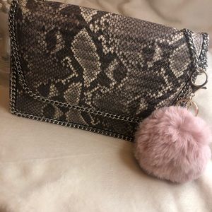 ✨Bundle 3/$8✨ Pom-Pom Key Chain